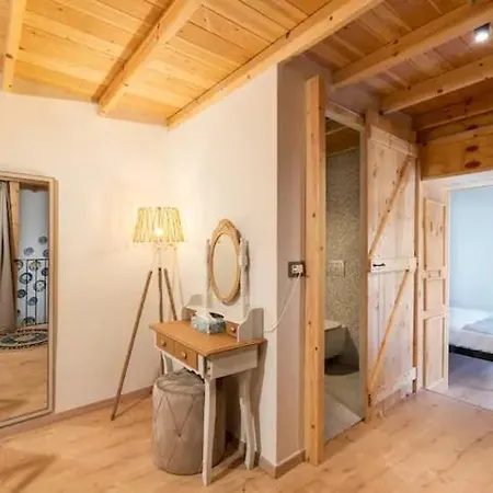 Kyrangelo Traditional House With Outdoor Jacuzzi