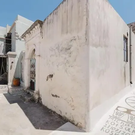 Kyrangelo Traditional House With Outdoor Jacuzzi *