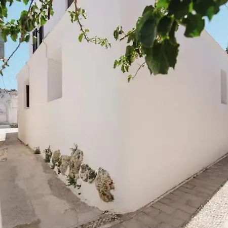 Daire Kyrangelo Traditional House With Outdoor Jacuzzi *