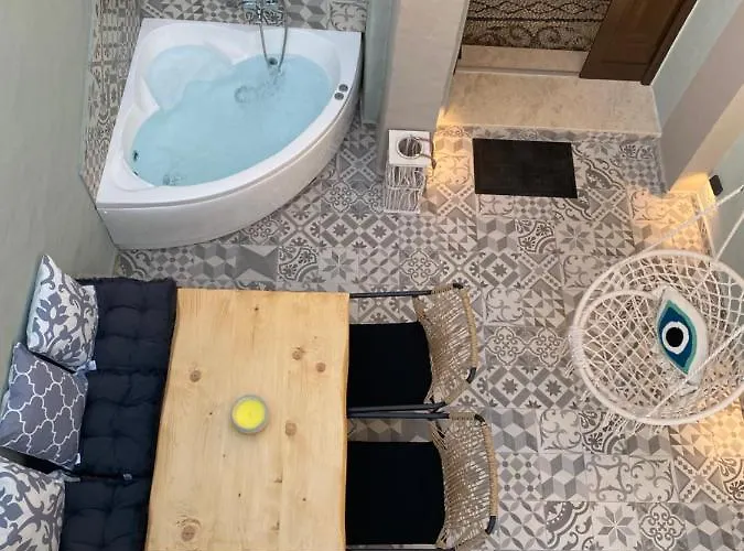 Kyrangelo Traditional House With Outdoor Jacuzzi *