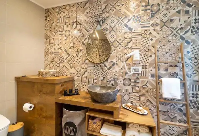 Kyrangelo Traditional House With Outdoor Jacuzzi *