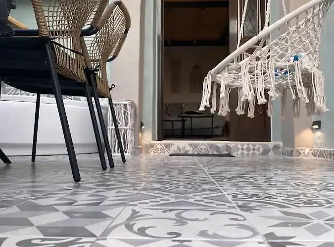 Kyrangelo Traditional House With Outdoor Jacuzzi *