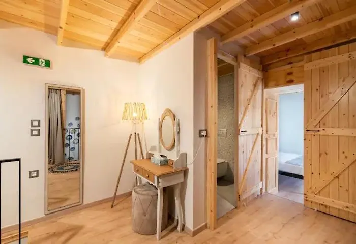 Kyrangelo Traditional House With Outdoor Jacuzzi