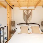 Kyrangelo Traditional House With Outdoor Jacuzzi アパート *