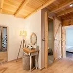 Kyrangelo Traditional House With Outdoor Jacuzzi