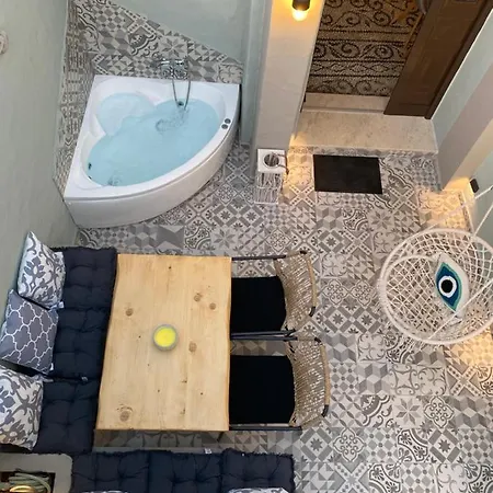 Kyrangelo Traditional House With Outdoor Jacuzzi *