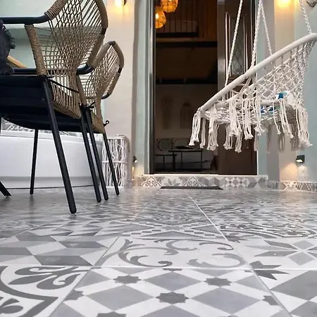 Kyrangelo Traditional House With Outdoor Jacuzzi *