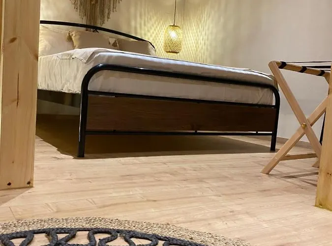 Kyrangelo Traditional House With Outdoor Jacuzzi *